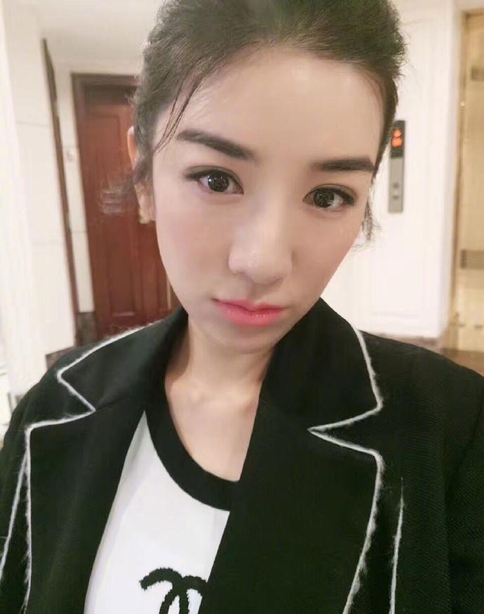 黄奕自晒瘦身后的照片, 给人眼见一亮, 真是美出了新天地