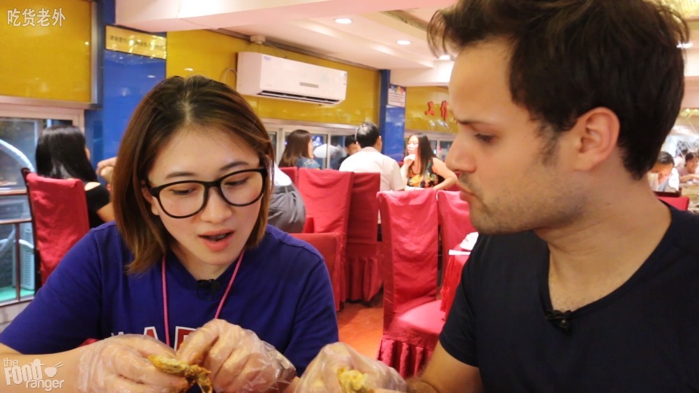 吃货老外上海餐馆大赞中国经典美食,榴莲龙虾你见过嘛