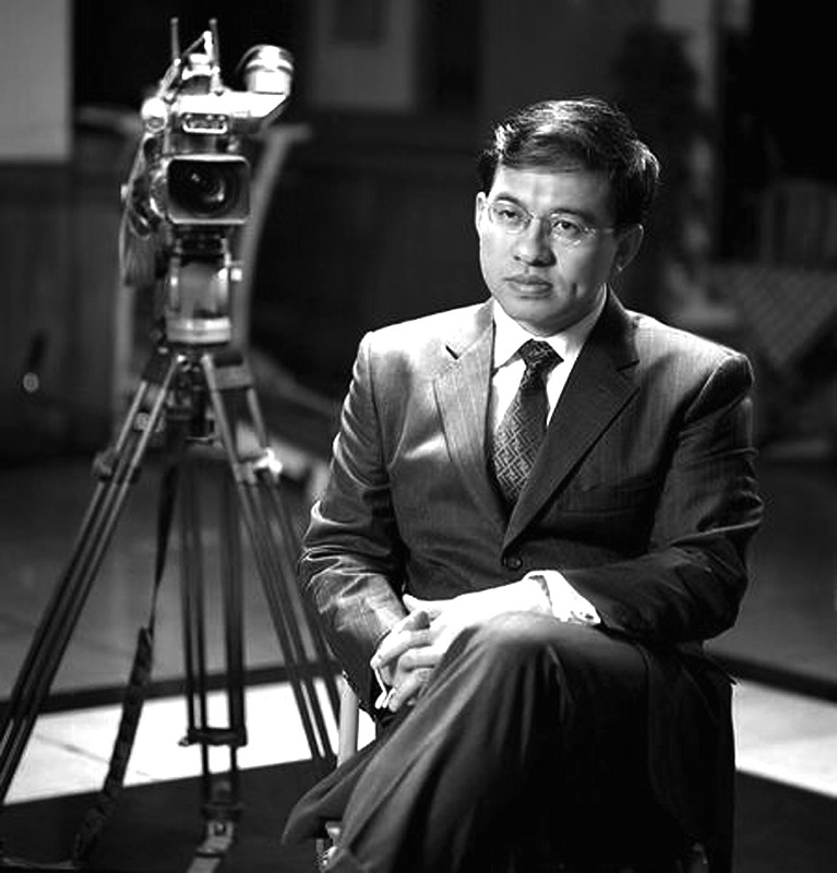 他曾是央视名嘴,快40岁娶小8岁女主持,如今妻子红到发紫!