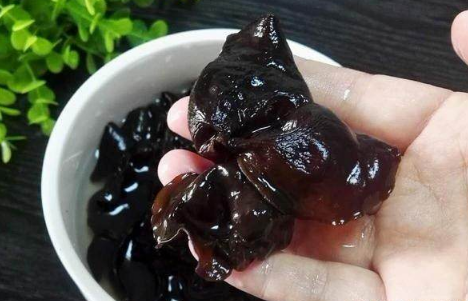 木耳好吃难泡开大厨教你一招三分钟快速泡发木耳快来看看吧