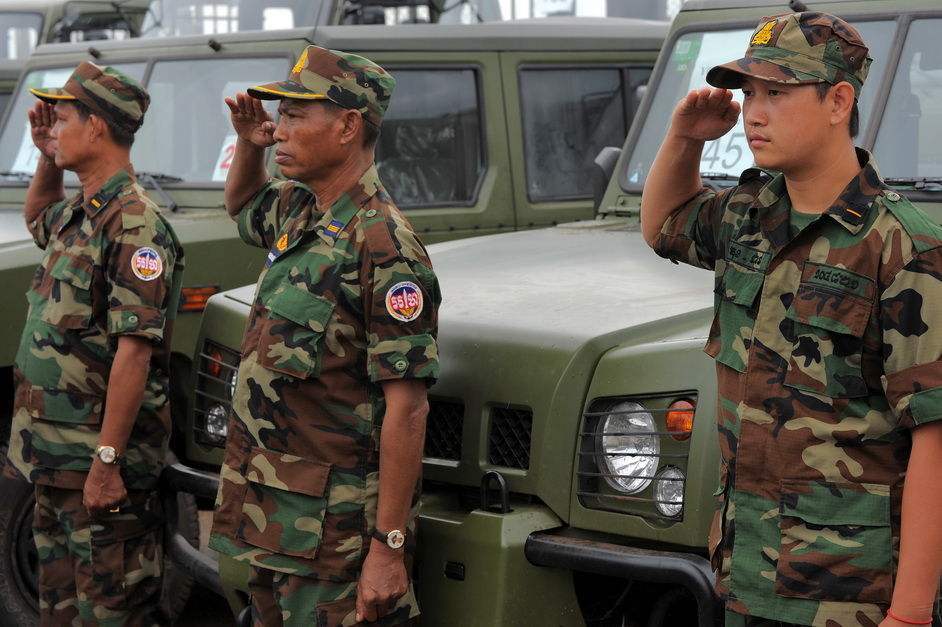 东南方向,大批封存坦克直赴边境,中国免费军援1亿美元|柬埔寨|军援