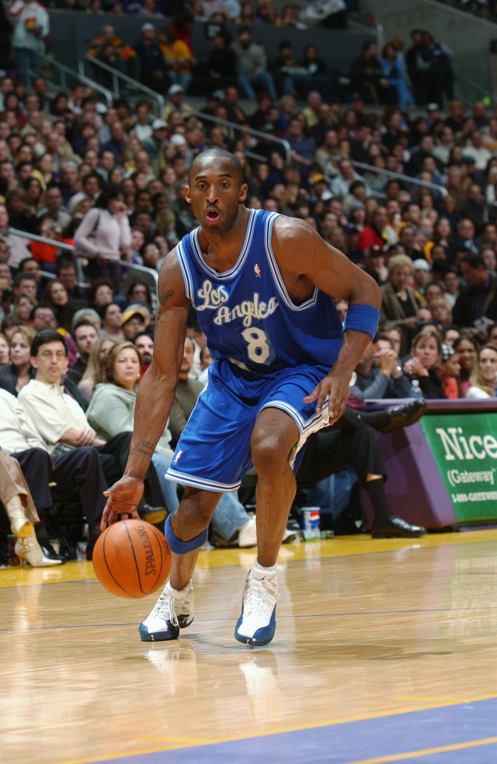 回忆杀蓝色kobe14年前科比在比赛中穿着aj12frenchblue