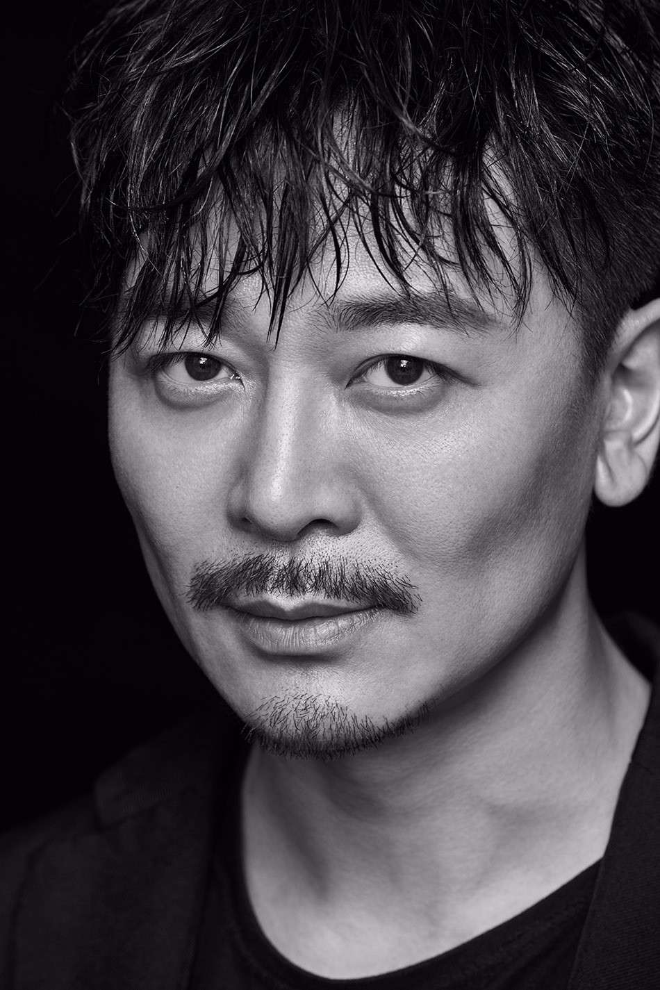 吴樾黑白视觉写真:用眼神演绎故事