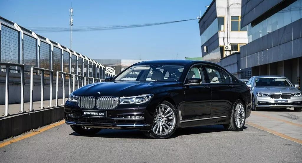 全新奥迪a8l很强大,却被奔驰s级,宝马7系秒成渣!