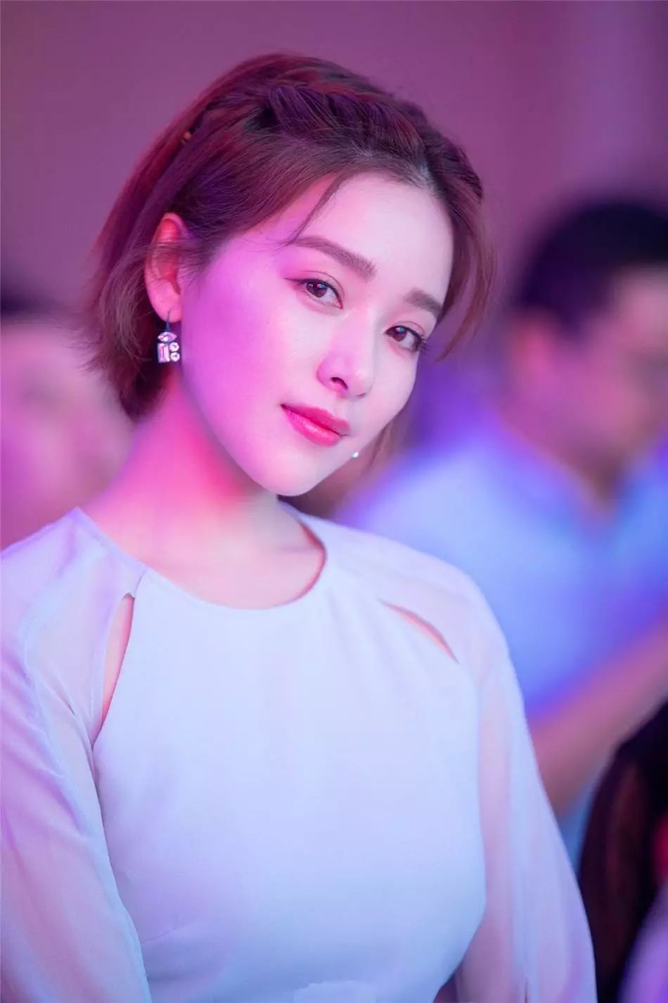 这个发型自带热搜体质梳过的女星都美出新高度