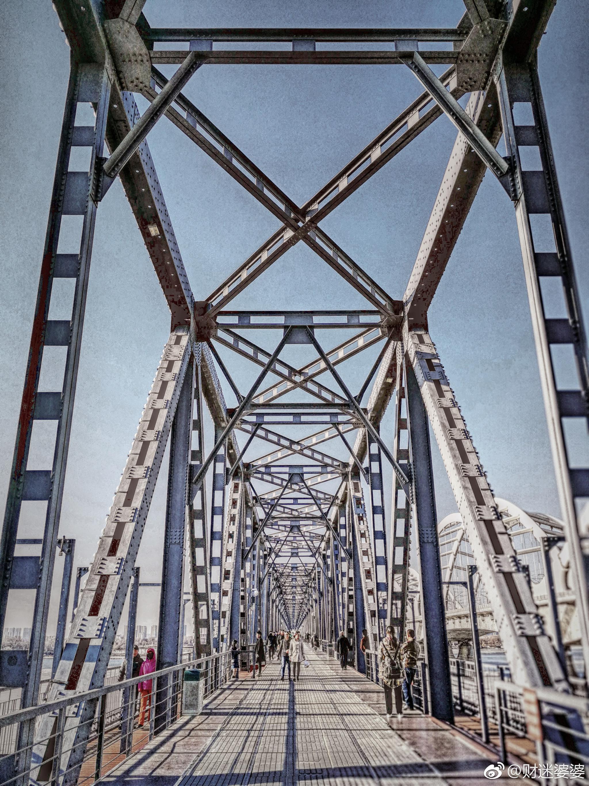 滨州铁路桥,哈尔滨人称为铁路桥或是老江桥,是一座百年老桥_新浪看点