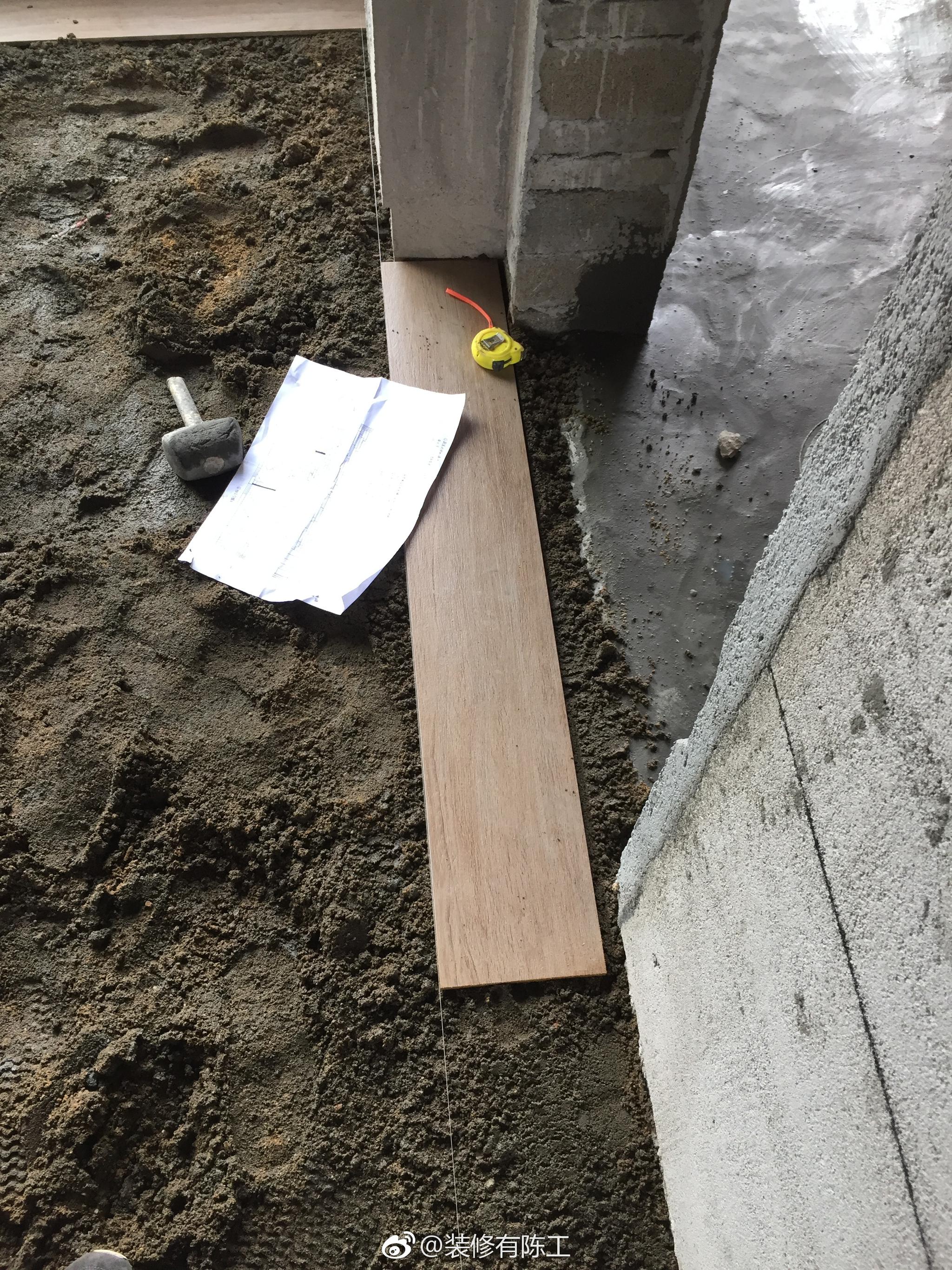 陈工的全屋木纹砖通铺工地,不过原墙体歪的很明显哦!