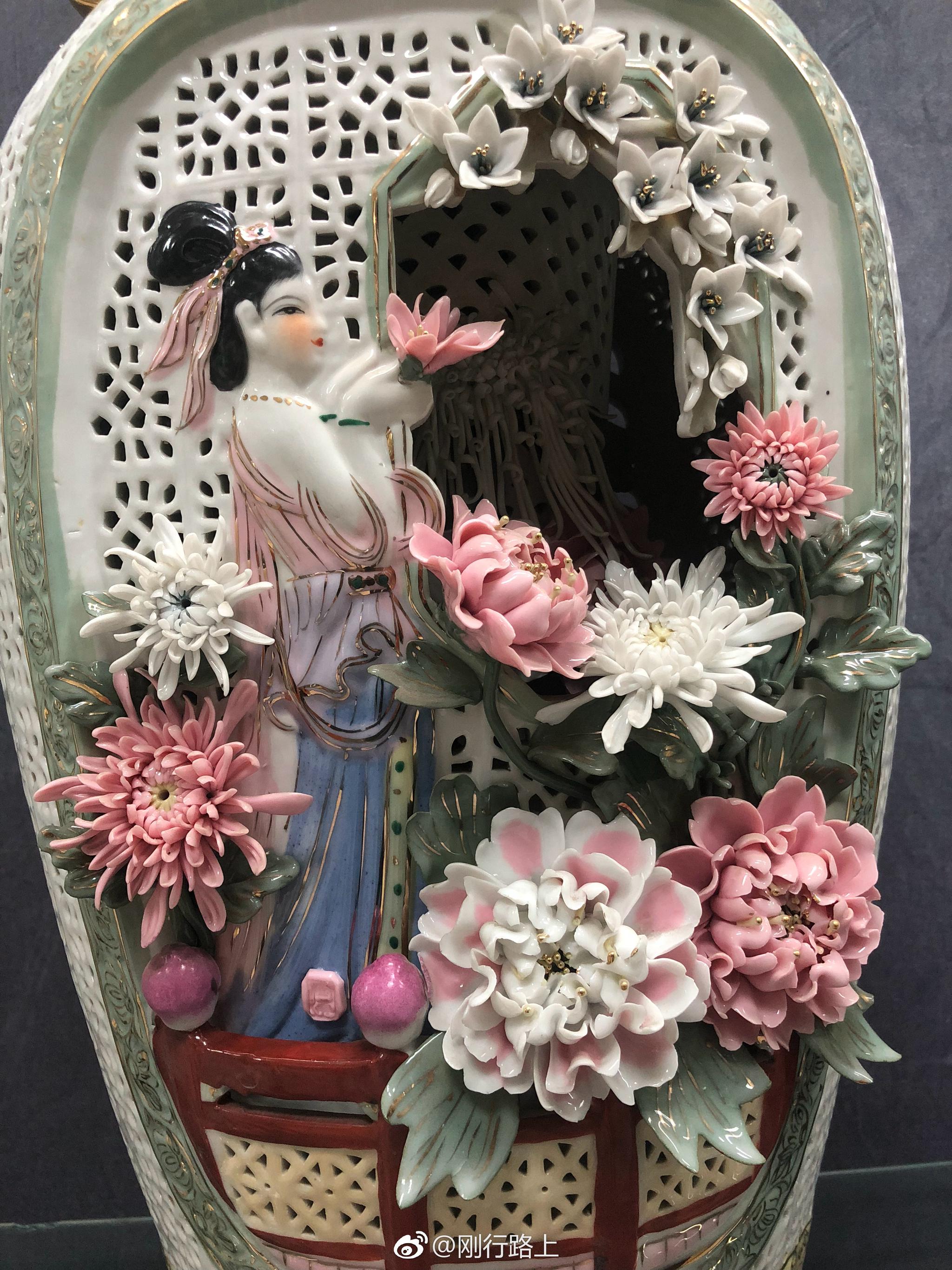 9/ 9潮州瓷的历史悠久,和景德镇瓷器相同的是他们都曾经在历史上有着