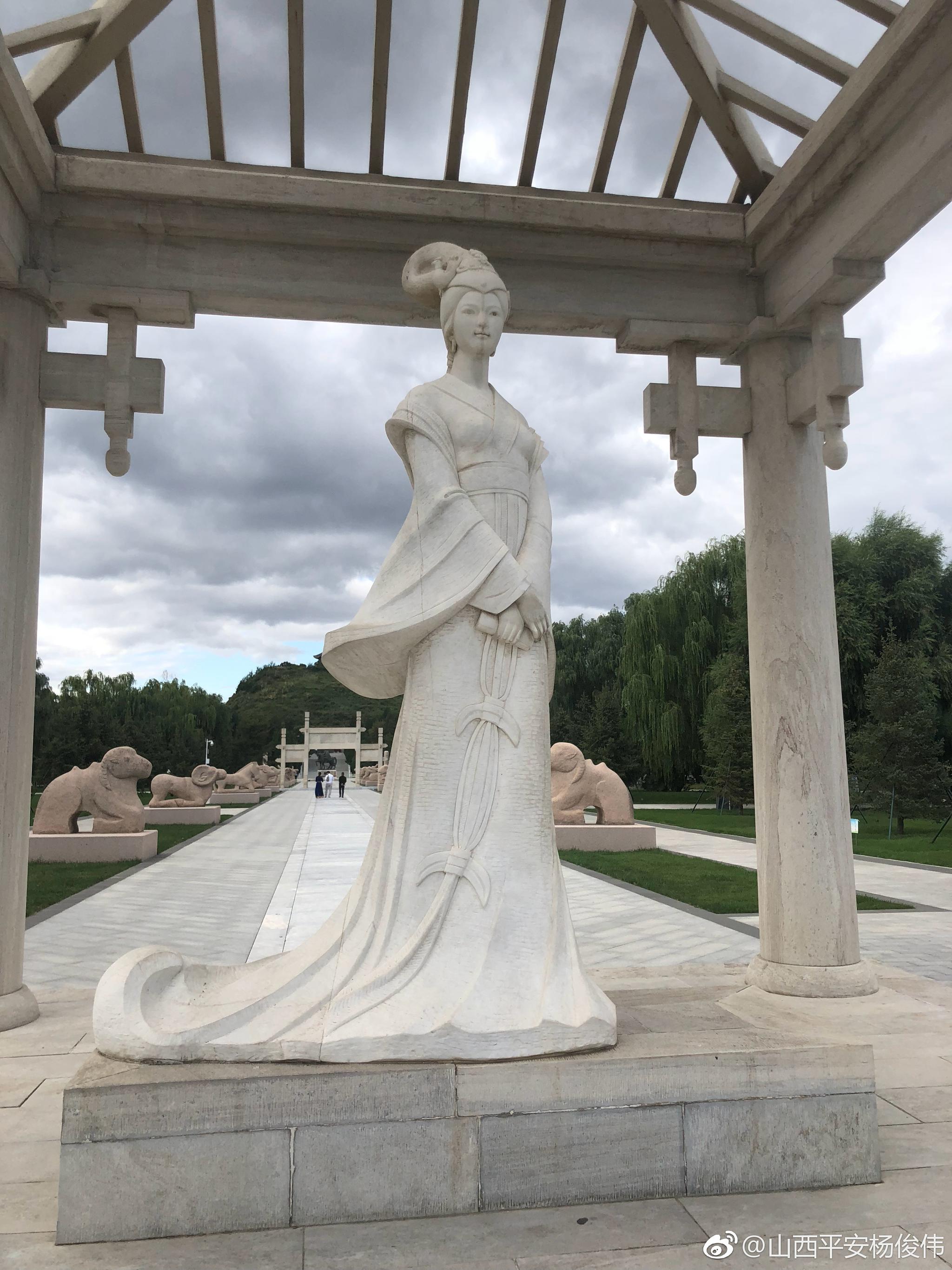 呼和浩特大召无量寺王昭君墓呼和浩特博物馆今天跑了不少地方