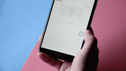 导航键,第二种则比较有意思,也就是悬浮导航,通过一个可移动的悬浮球