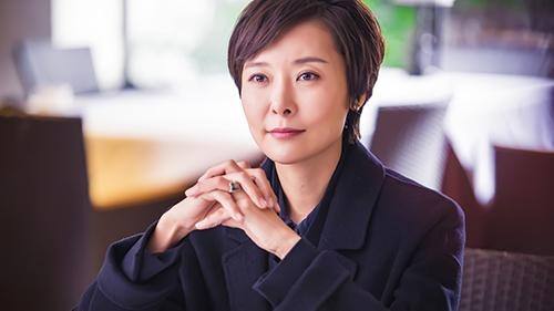 铭心,两人爱了8年,最后都要到谈婚论嫁的地步了,结果因为柯蓝不想当