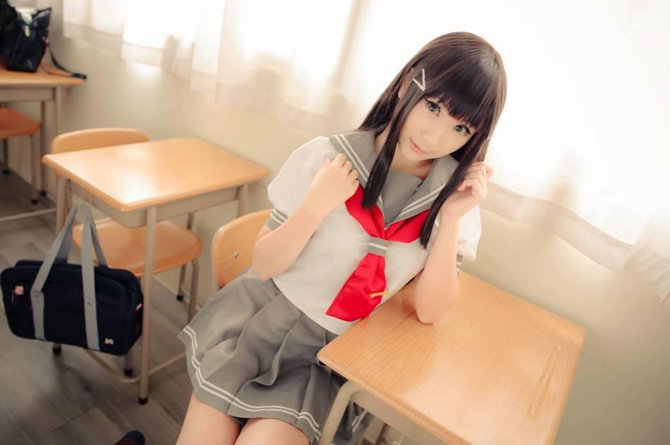 00后高二女生为穿紧致cos服怒减肥25斤提10斤道具当健身