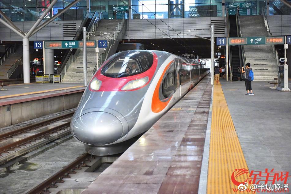 广深港高铁香港首发列车准时抵达深圳北站