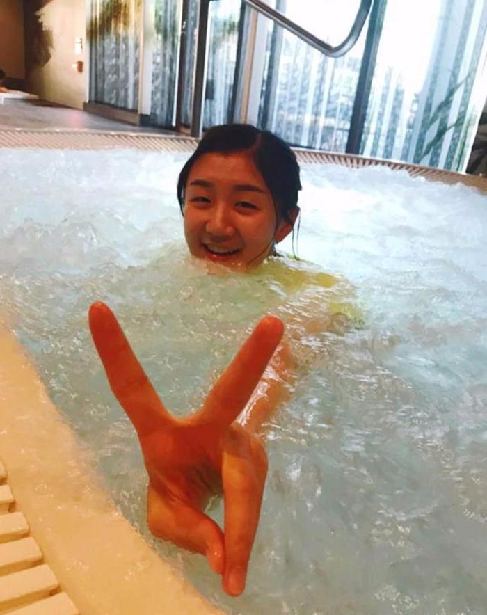 而国乒女队的另一位队员陈梦就选择在室内温泉,她也应该和丁宁一样没