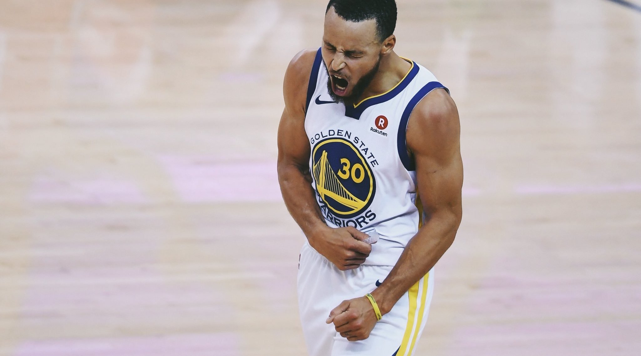 过半场就是他的攻击区域!库里2018季后赛64记三分全收录,总决赛的9记.