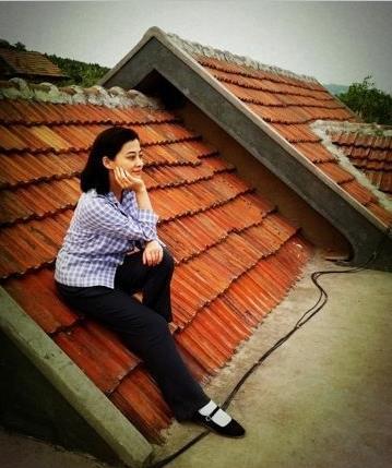 《父母爱情》罕见花絮大放送,安杰把床单裹在身上御寒