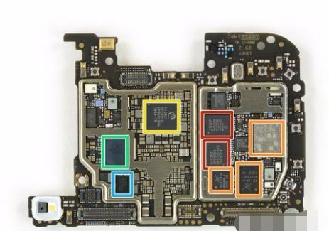 华为p20pro主板上红色圈圈里面是射频收发器,橘色圈圈是前端lte芯片