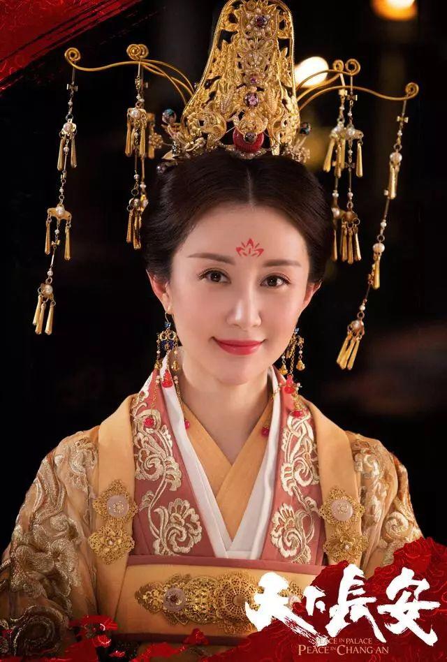 舒畅扮演的长孙皇后是李世民的结发妻子,她大气从容而又睿智,她的谋略