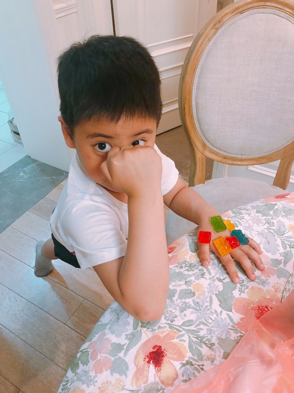 章龄之儿子cos灭霸:我是不是不该带他去看复联3