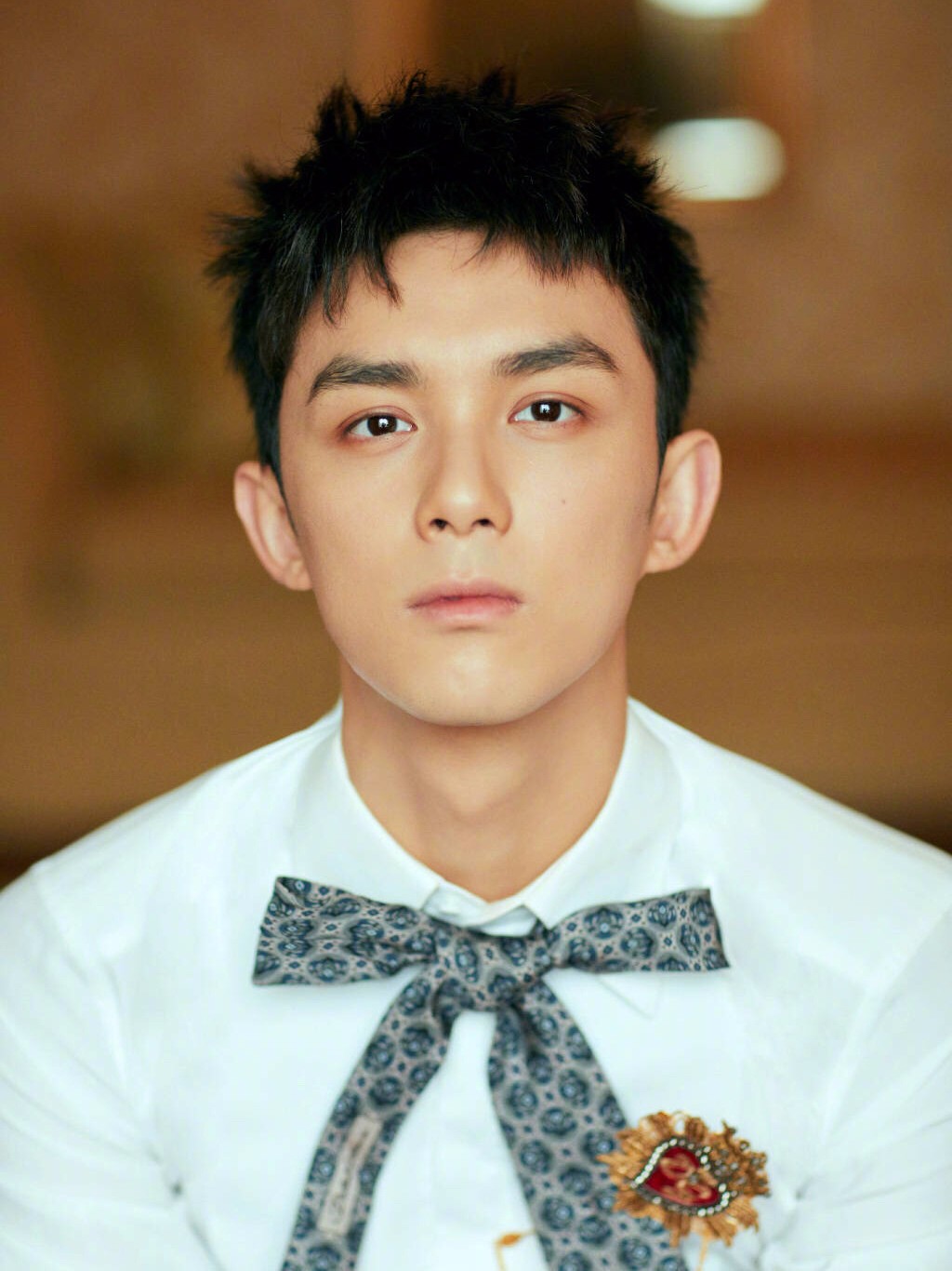 吴磊出席阿修罗发布会打脸发福传闻嘉玲姐的发型是怎么了