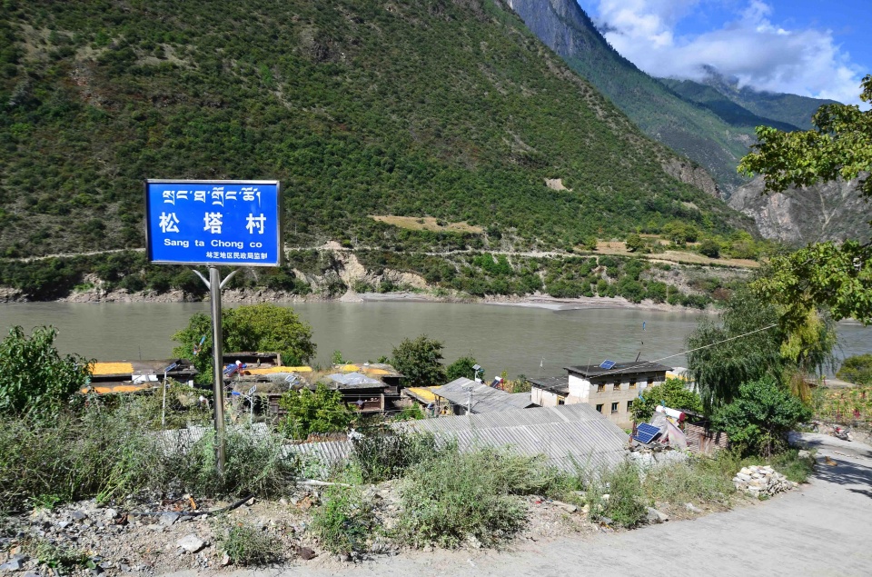 在中国缅甸交界处,有个边境小县城,生活着56个民族之外的民族|察隅