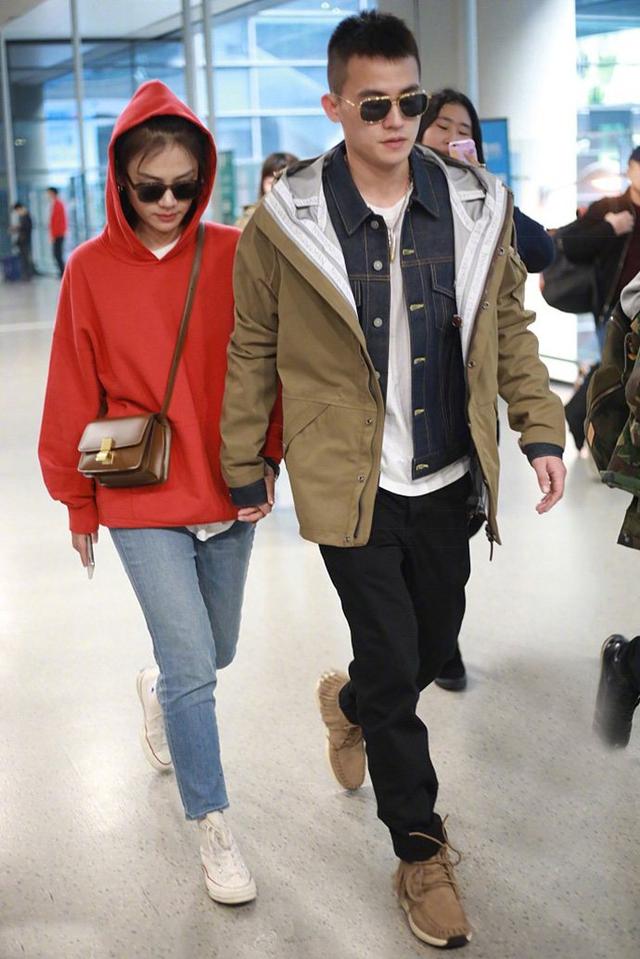 马思纯欧豪一路牵手,低调秀恩爱,妈妈同行也跟着吃狗粮