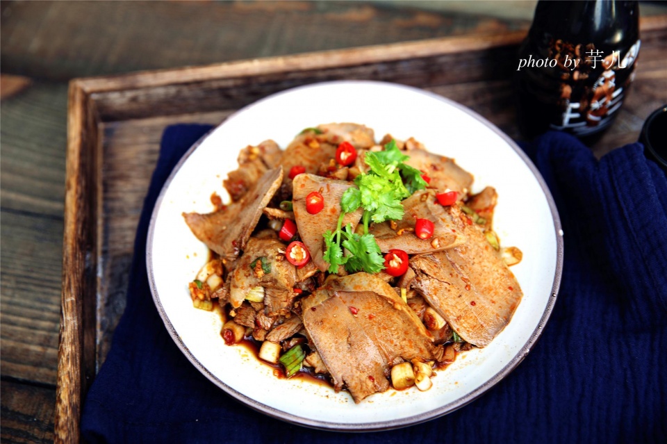 几步做出香而不腻的凉拌猪舌简单美味吃不够