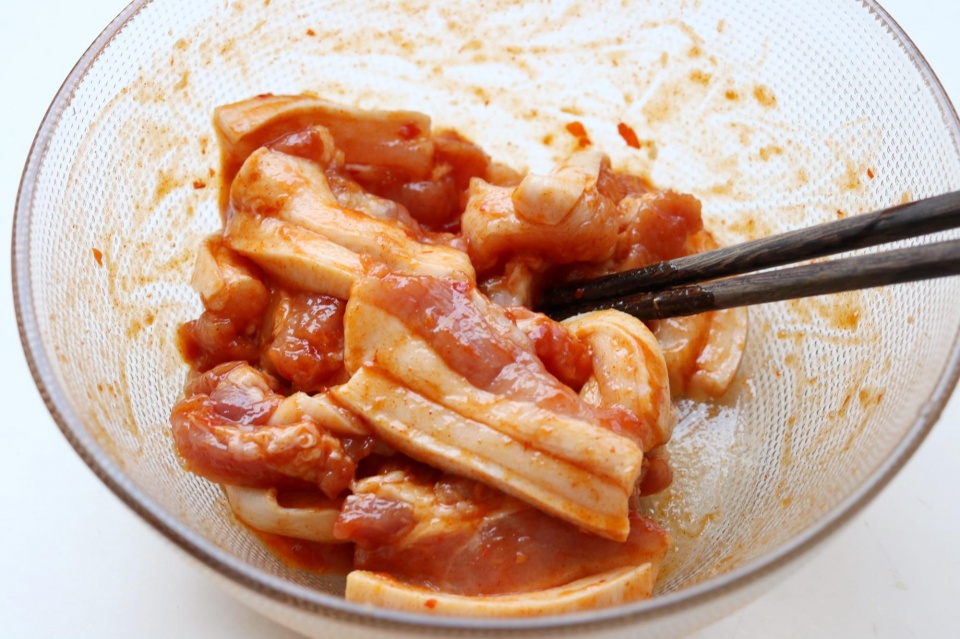 简单2步,教你做美味烤五花肉,香而不腻,不用烤箱也能做