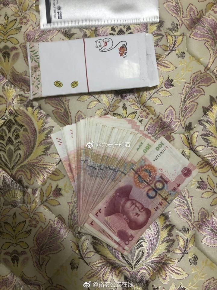 小偷居然利用小丽的手机微信以索要大学学费为由骗取其母亲1万元现金