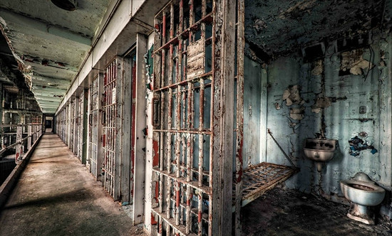 废弃的怀集监狱图片