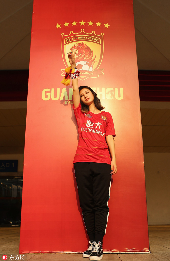 恒大美女球迷天河场外大片