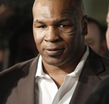 拳王泰森出1000万招女婿,看了女儿照片后,网友:给一亿我都不去