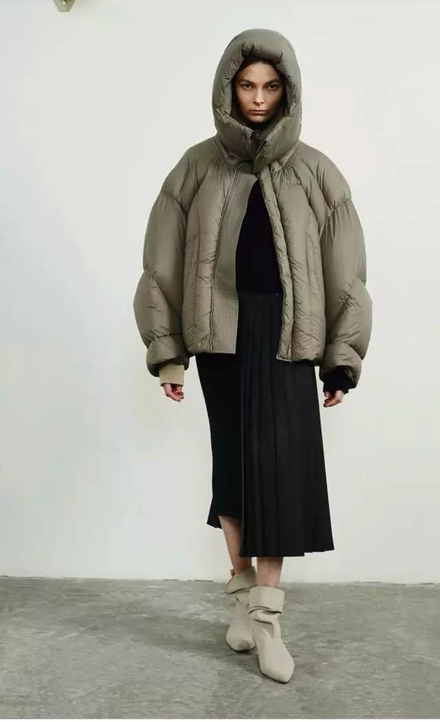 2025流行的羽绒服短款有哪些 男士和女士怎么选羽绒服