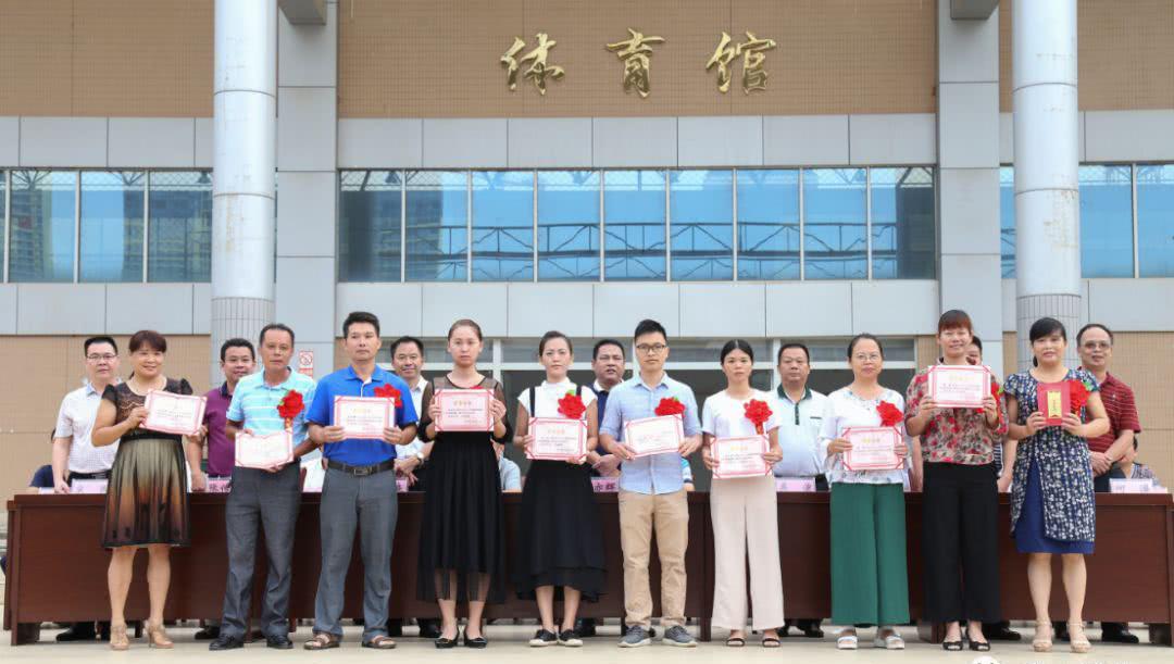 浦北4600多人的开学典礼是怎样一个场面请看