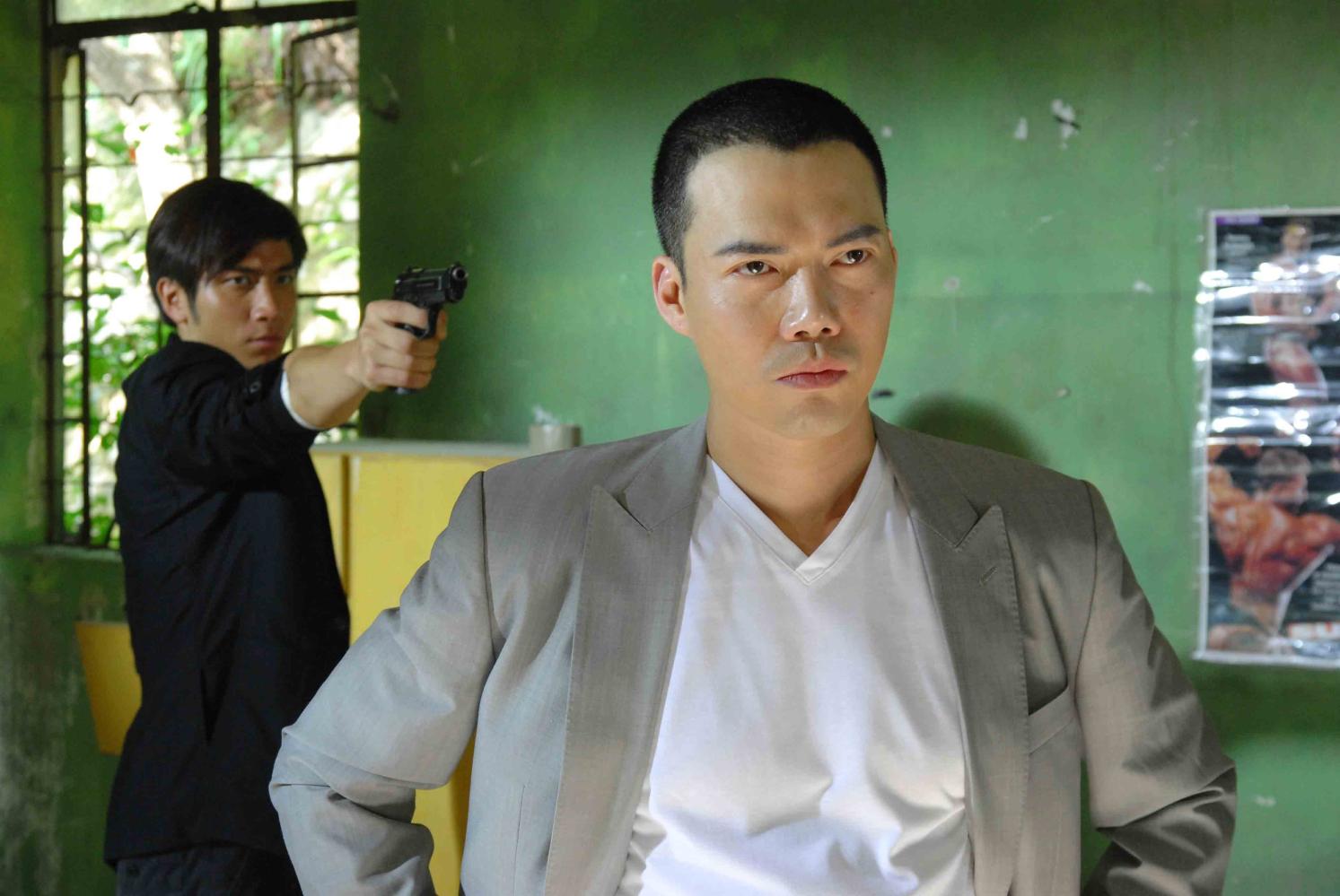 谢天华早年与陈小春,朱永棠组成风火海,参演《古惑仔》一炮而红