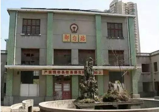 老火车站随之废弃于2009年正式启用位于小围寨的都匀新火车站众所周知