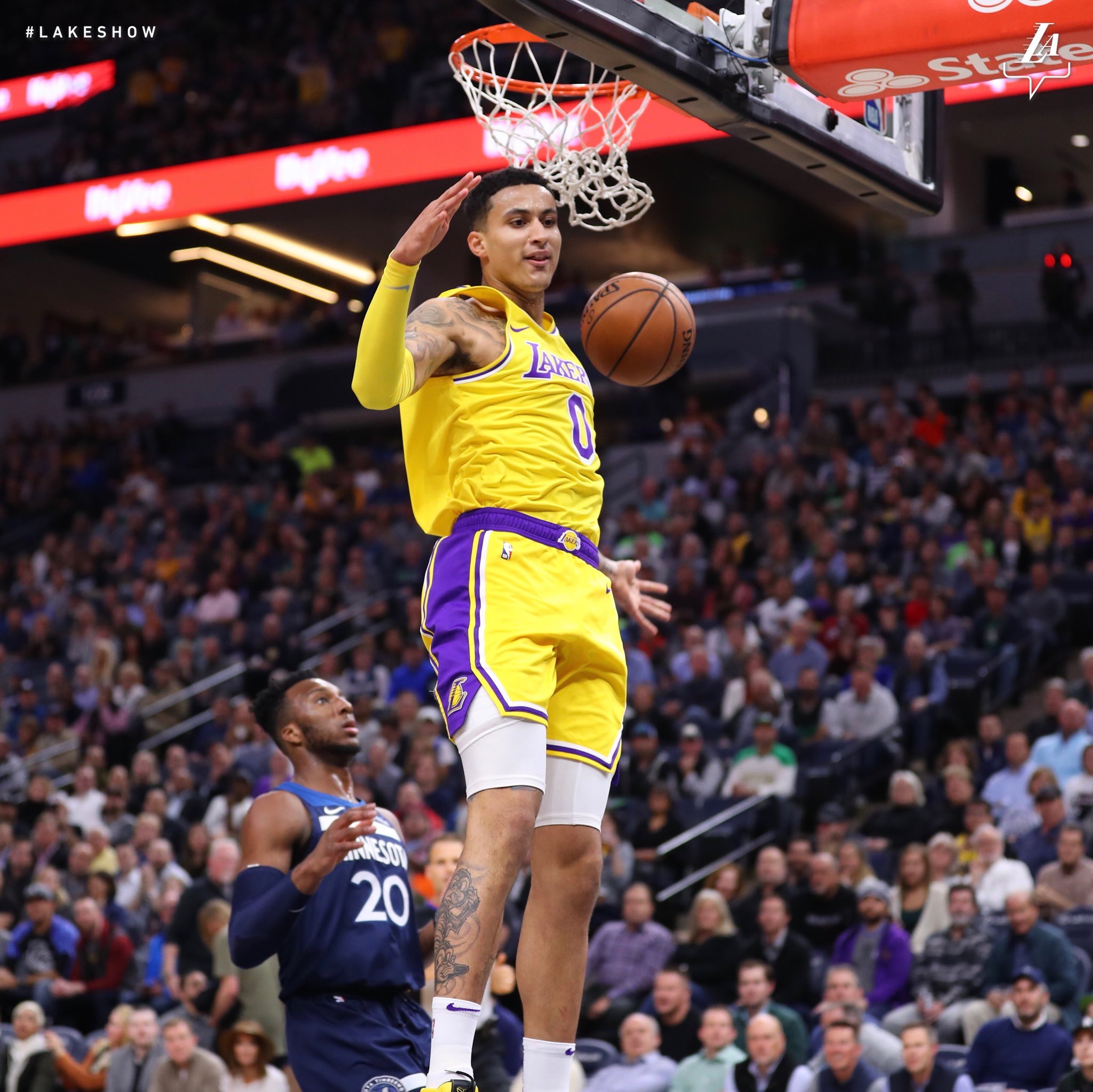 半场结束湖人66-66森林狼,库兹马16分3板3助攻,莺歌17分2板2助攻.