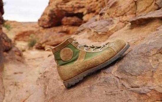 这双军靴被称为踢死牛外观和性能更是令人刮目相看