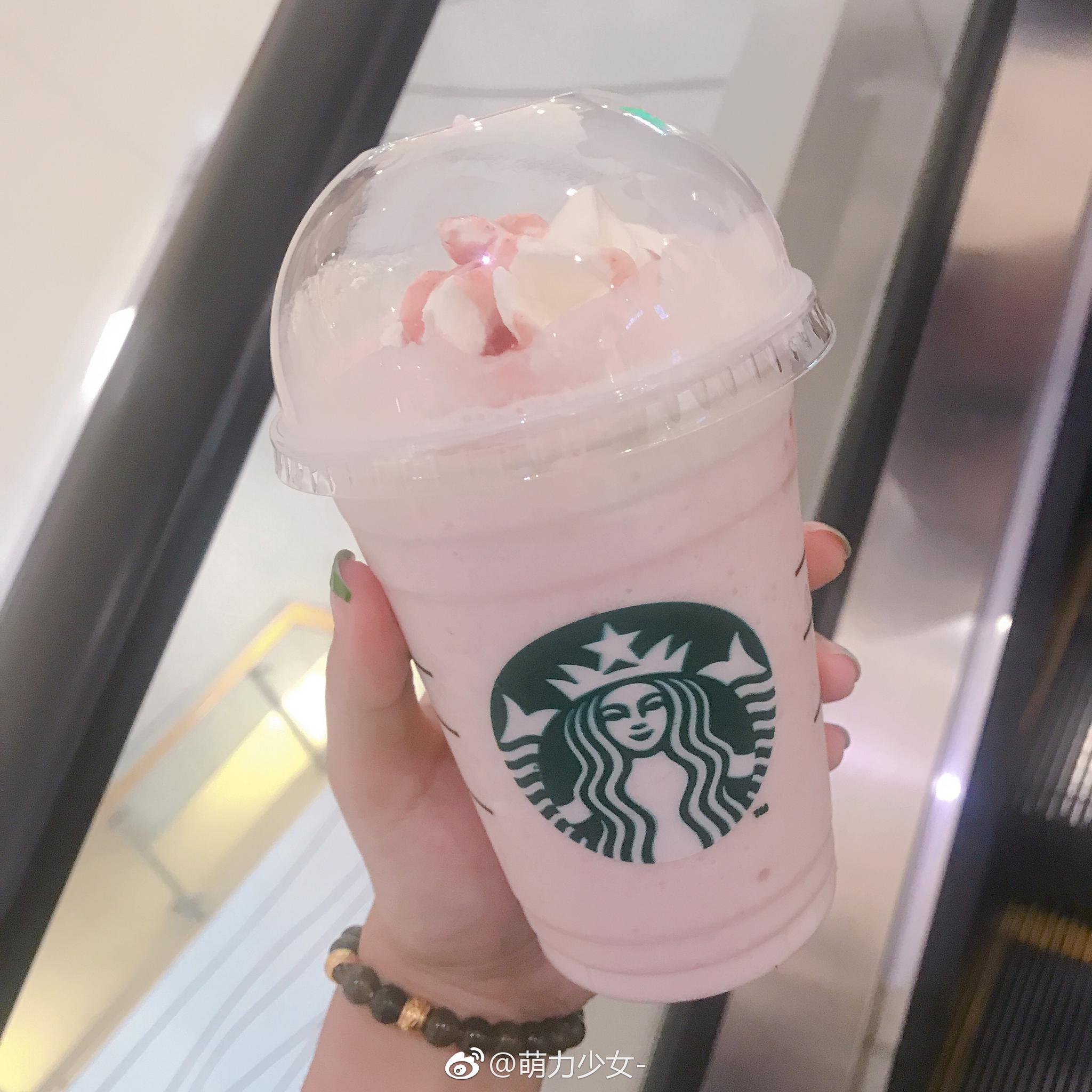 星巴克 拿在手上超粉红的感觉奶思好像今天就不售了