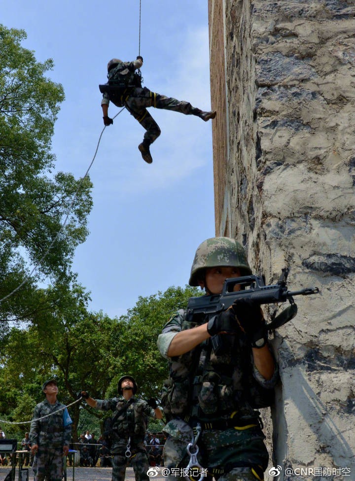 陆军"特战奇兵-2018"比武考核 15支特战旅千名官兵同场比拼