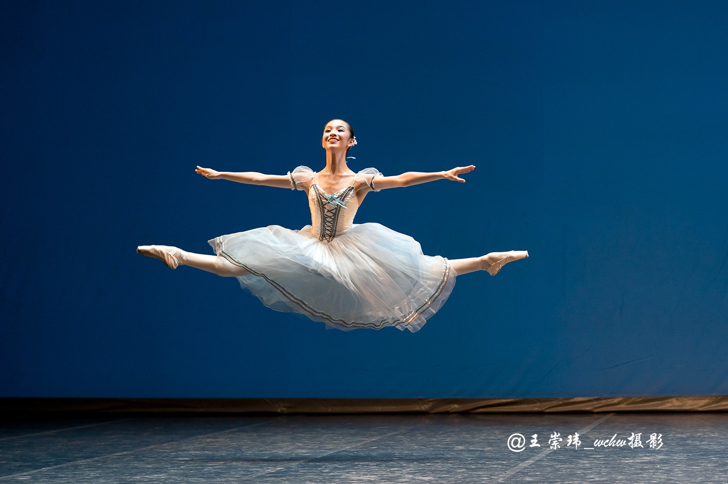 "第六届上海国际芭蕾舞"比赛8月6日复赛第二,三场