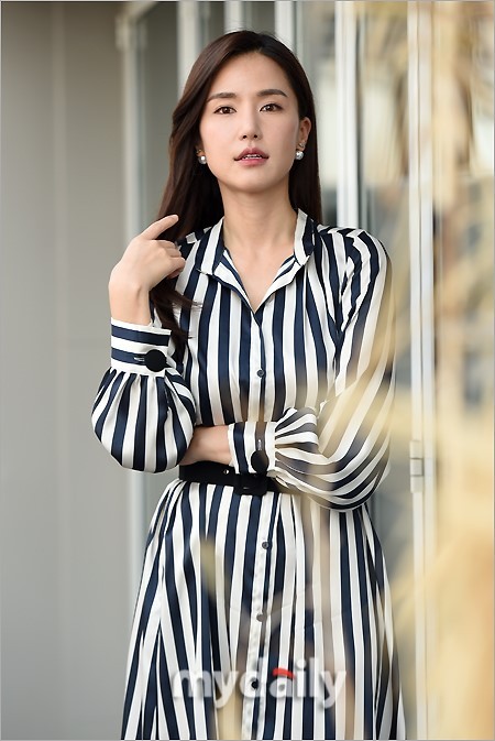 韩国女艺人孔贤珠首尔出席《余桃》访谈会_新浪看点