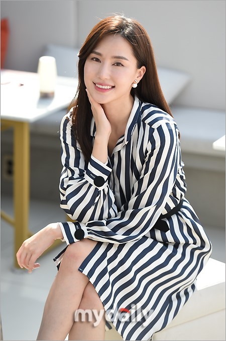 韩国女艺人孔贤珠首尔出席《余桃》访谈会