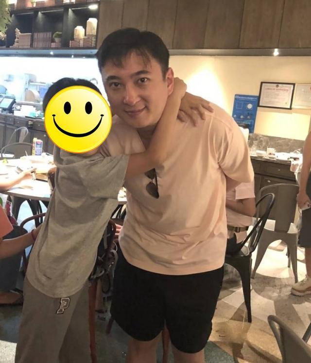 网友偶遇王思聪直呼"爸爸",他忍不住笑场了