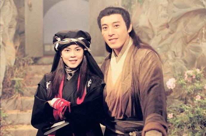 他就是在吕颂贤版《笑傲江湖》里饰演岳不群的王伟,《笑傲江湖》也有