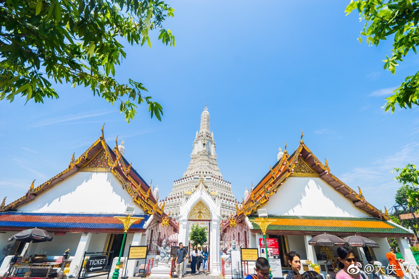 郑王庙是是曼谷旅游必大咖的景点。郑王庙又称为黎明寺|湄南河|郑王庙|黎明_新浪新闻