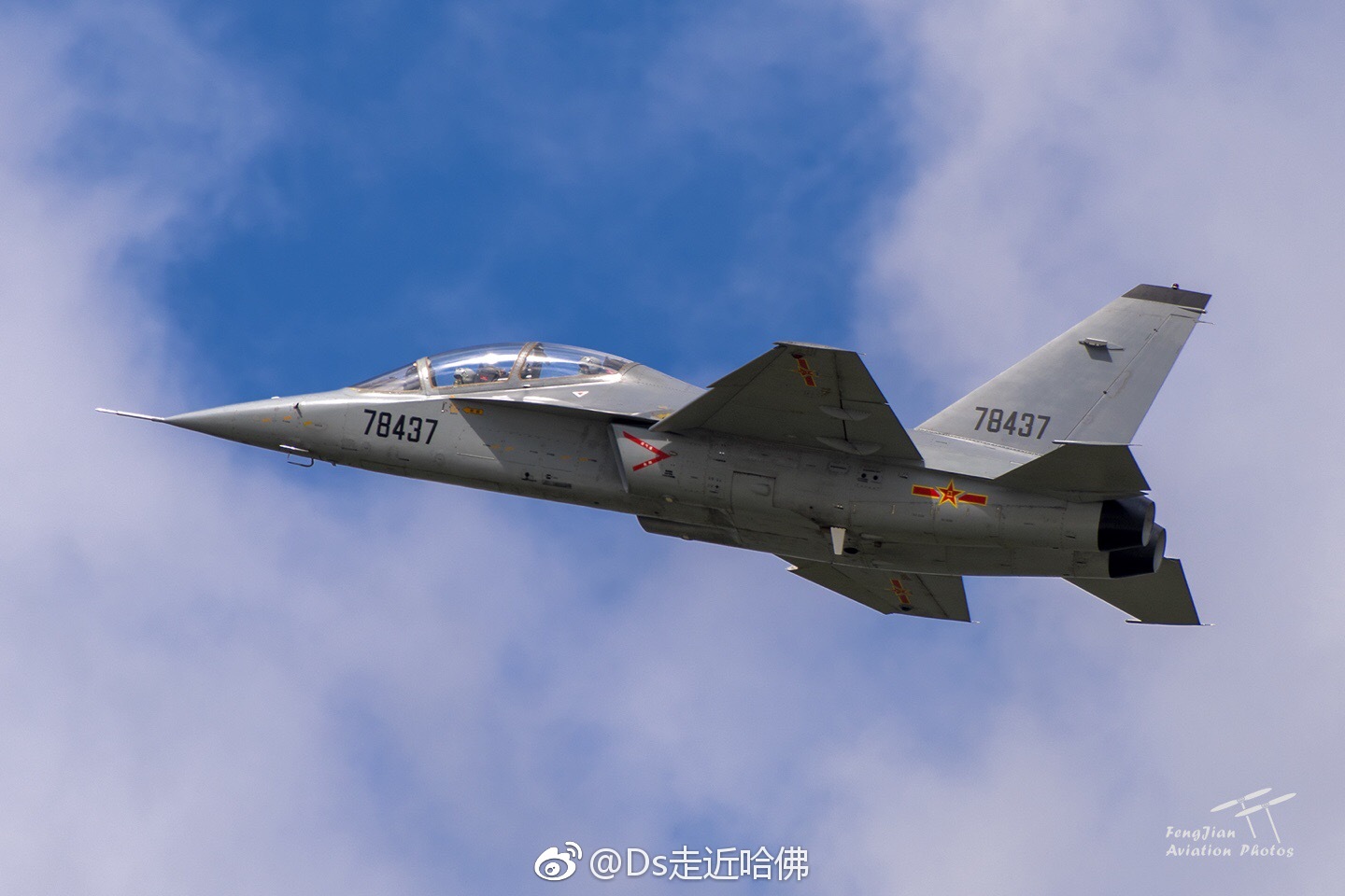 中国空军新一代高级教练机教10出口型叫l15