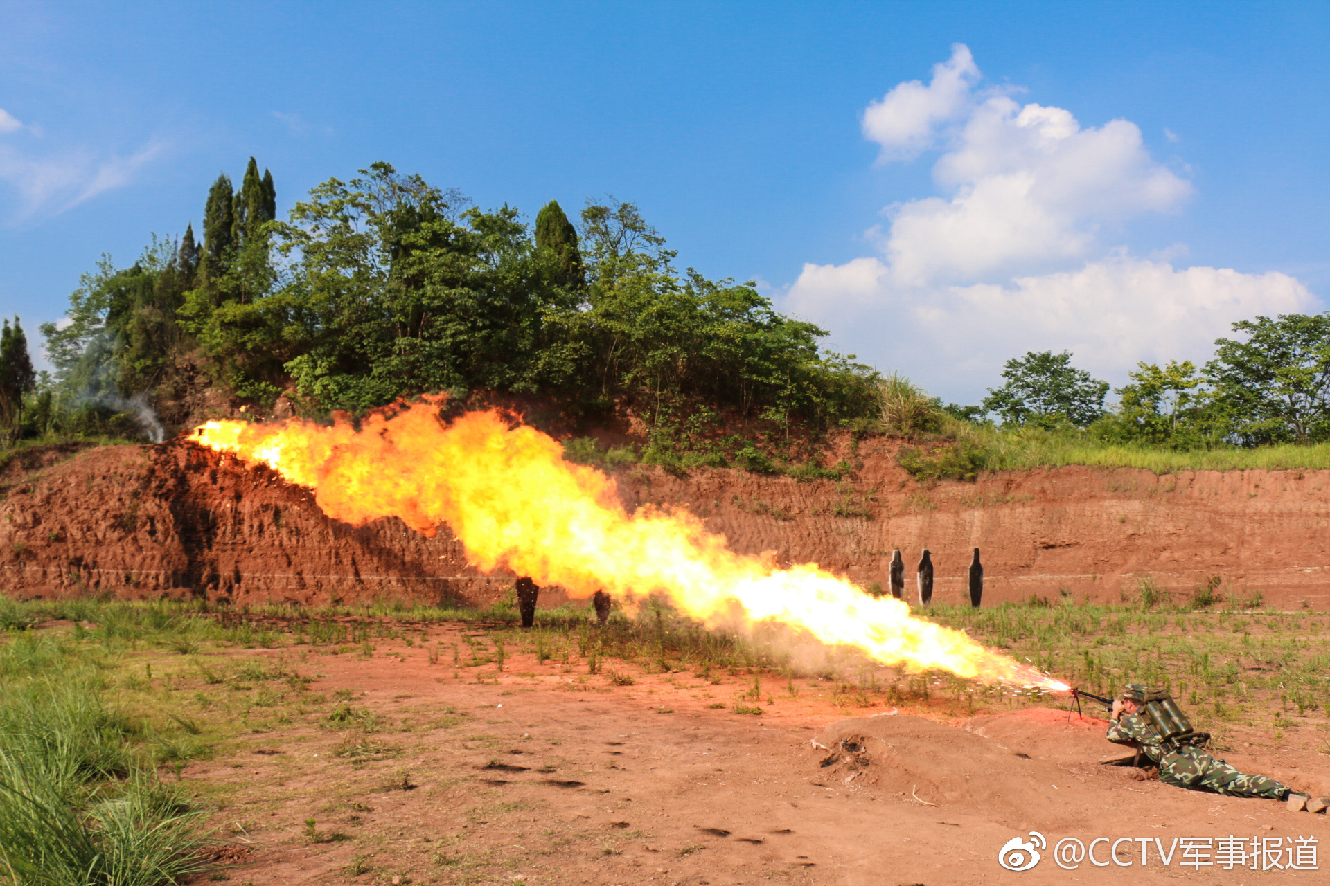 火龙腾飞,看武警官兵如何修炼"控火术"