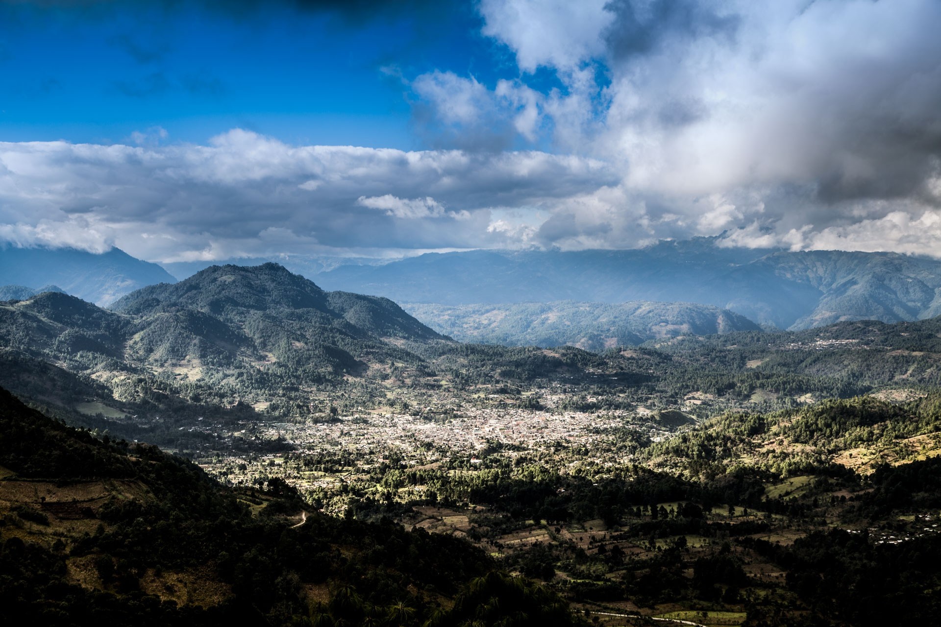 中美地峡上的国家危地马拉~其首都危地马拉市是全国经济,文化和交通