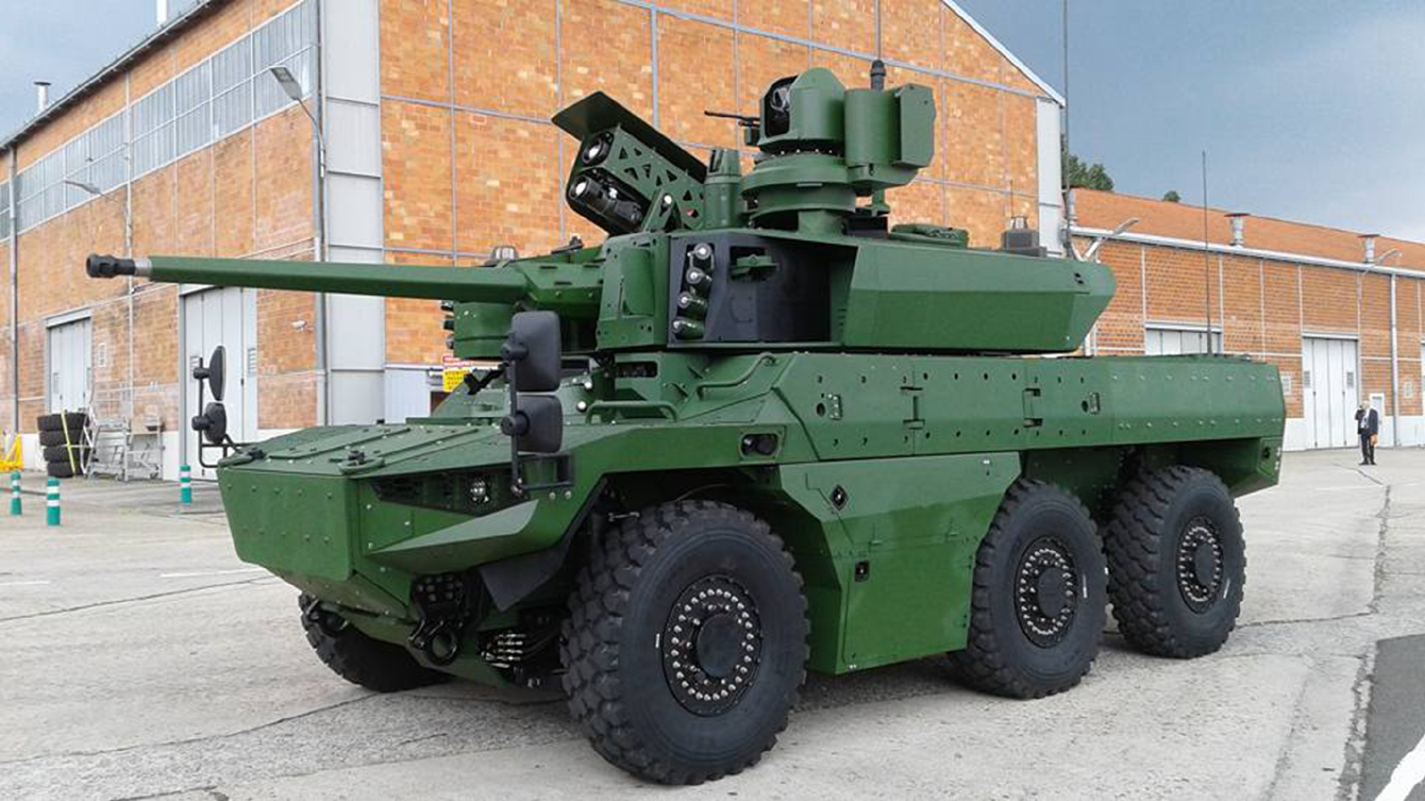 法国新型中程反坦克导弹mmp,射程4公里,采用攻顶模式和双模式导引头